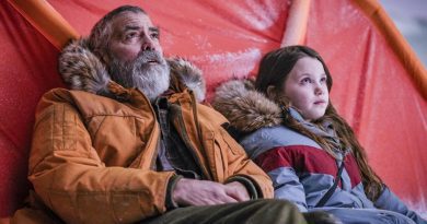 George Clooney and newcomer Caoilinn Springall in Netflix's "The Midnight Sky" (2020)