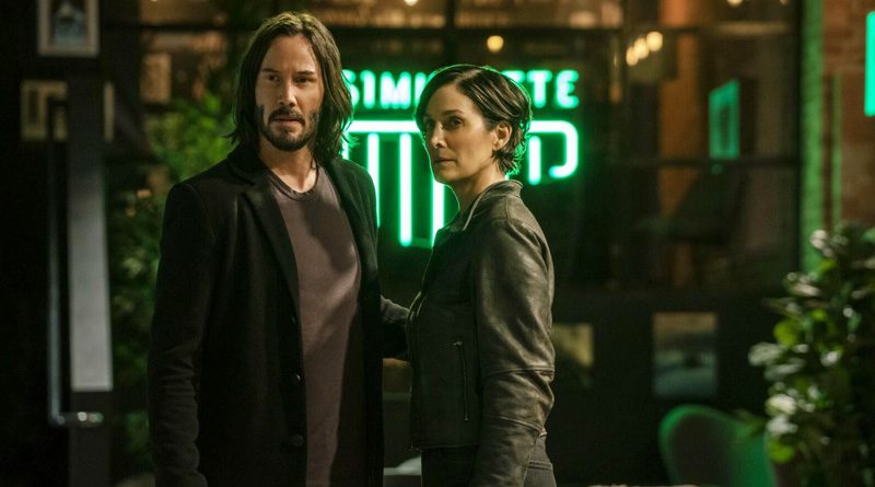 Neo (Keanu Reeves) and Trinity (Carrie-Anne Moss) in "The Matrix Resurrections" (2021)