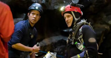 Viggo Mortensen plays cave diver Richard Stanton in "Thirteen Lives" (2022)