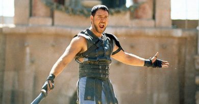 Russell Crowe in his Oscar-winning lead role as Maximus in "Gladiator" (2000)